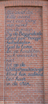 828489 Afbeelding van een tekstfragment van de Utrechtse schrijver C.C.S. Crone (1914-1951), geschilderd in een nis aan ...